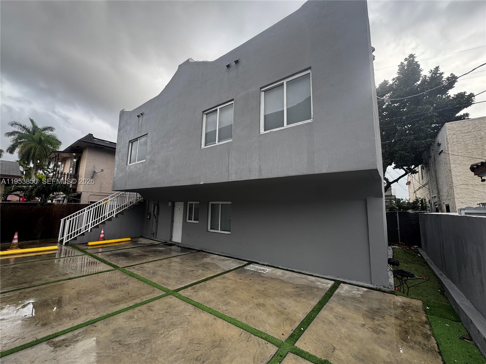 1684 SW 10th St Miami, FL 33135