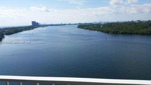 image Arlen House Condo4