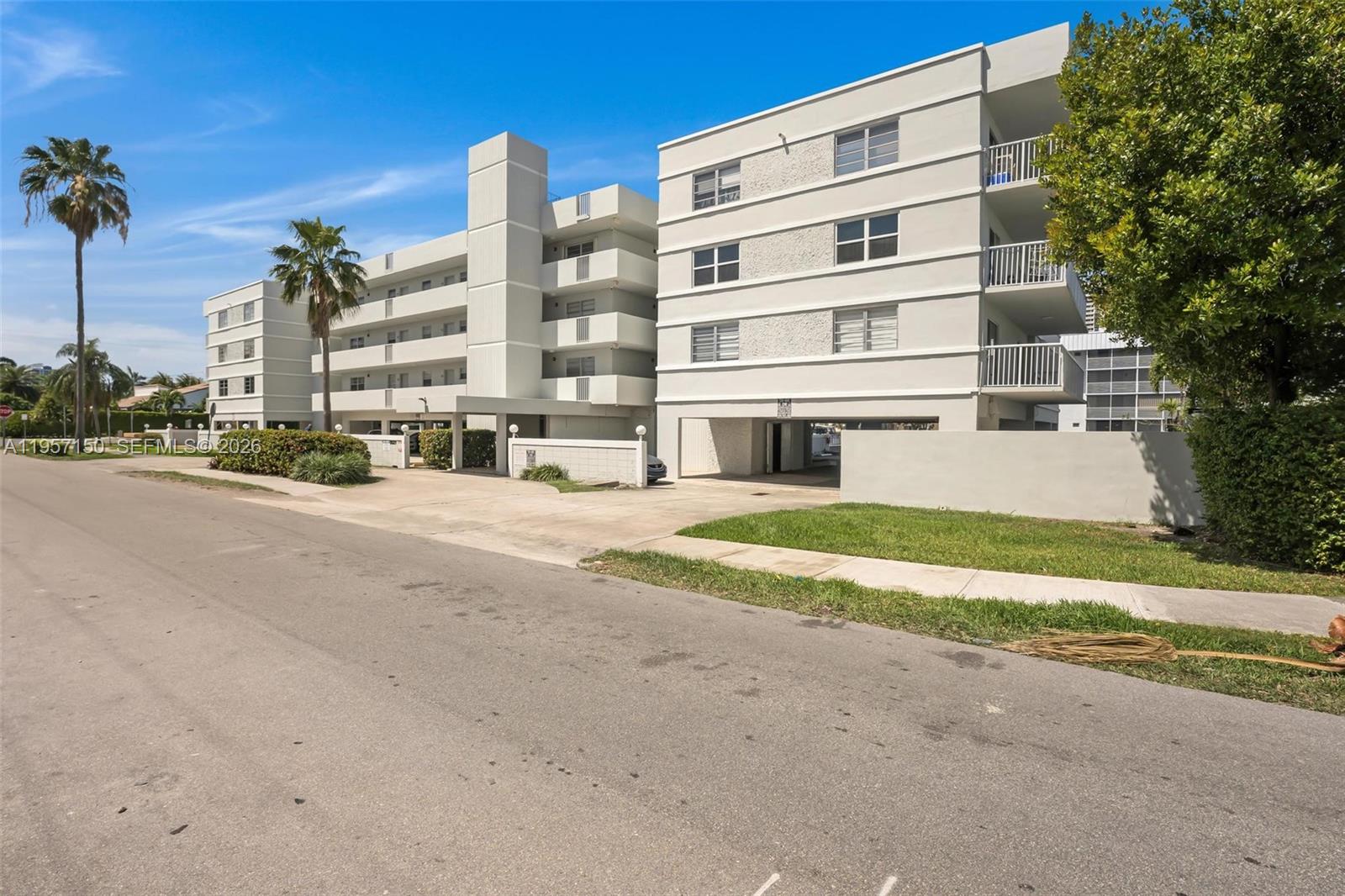 3527 NE 168th St #409 North Miami Beach, FL 33160