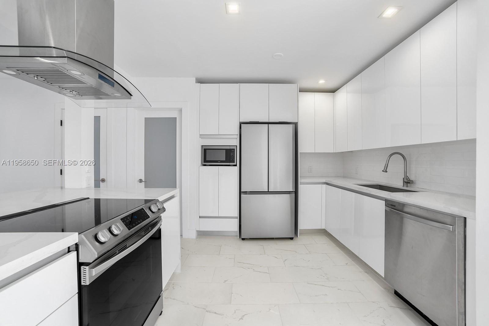 3909 Garden Ave #4 Miami Beach, FL 33140