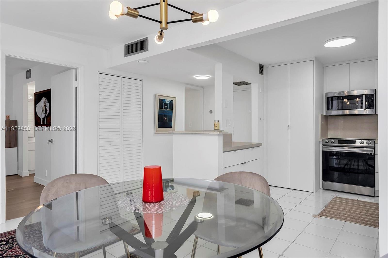 image Brickell Place I10