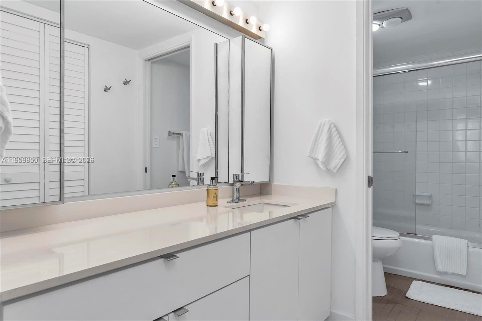 image Brickell Place I31