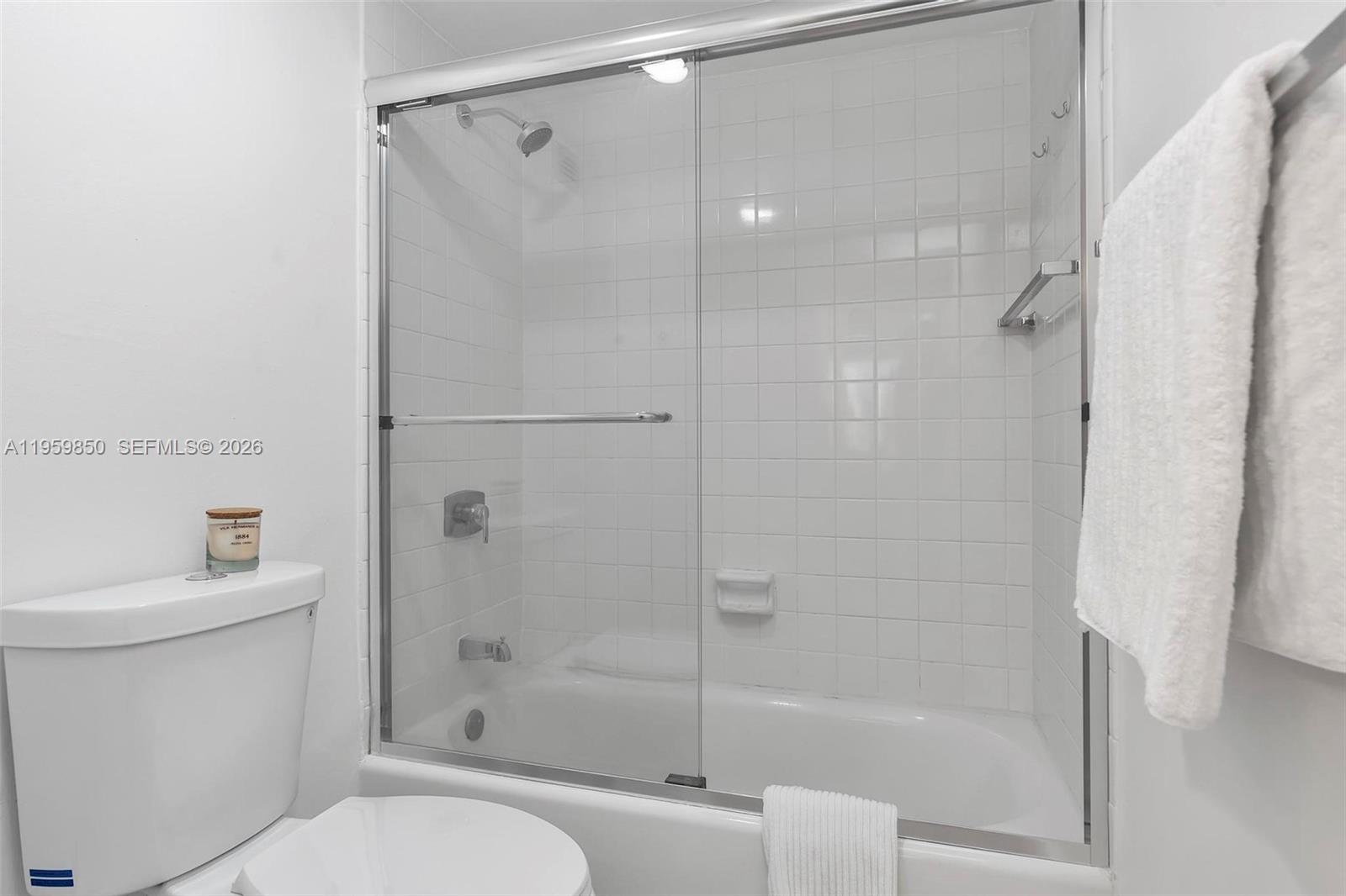 image Brickell Place I33