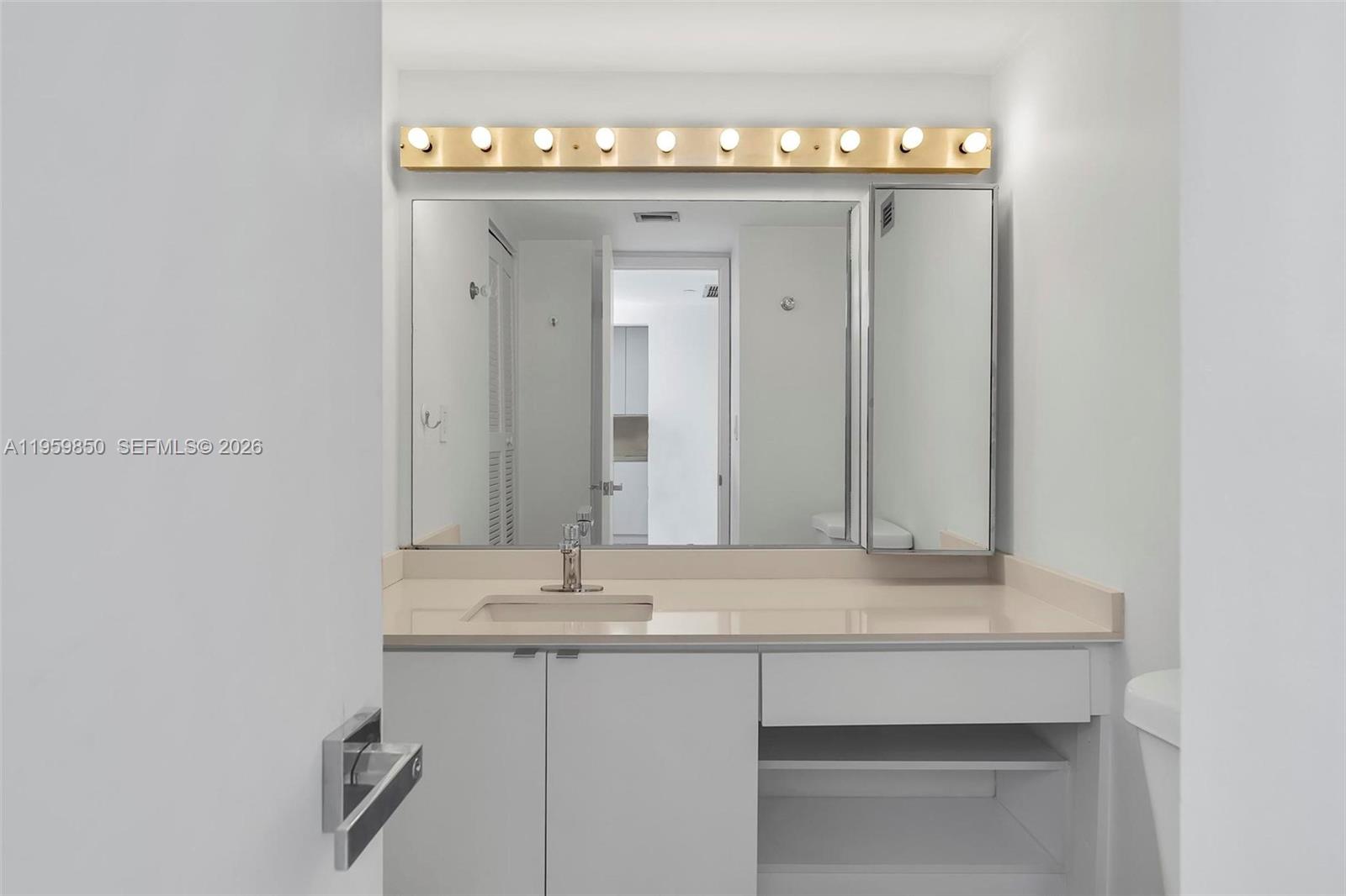 image Brickell Place I35