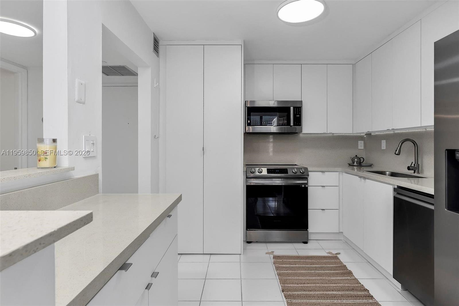 image Brickell Place I7