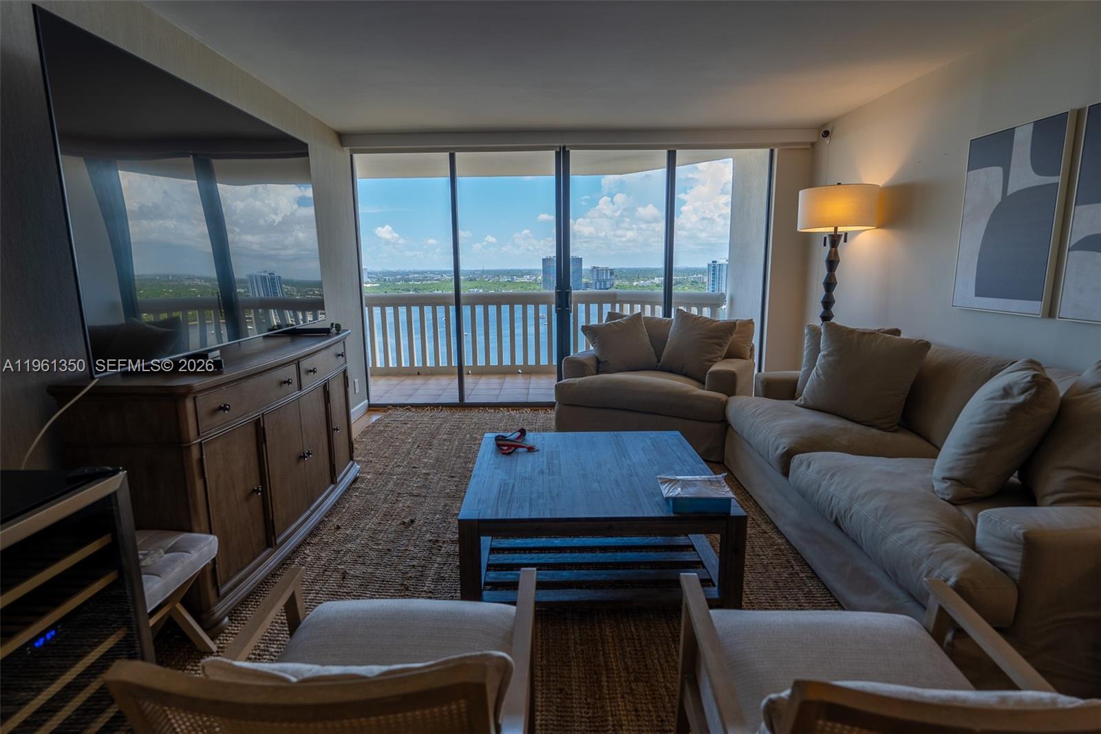 1000 W Island Blvd #2812