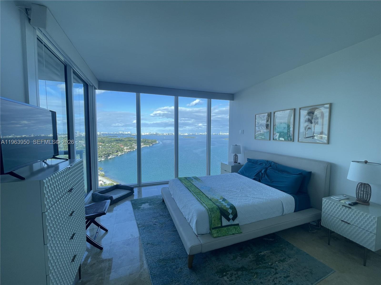 image Blue on the Bay9