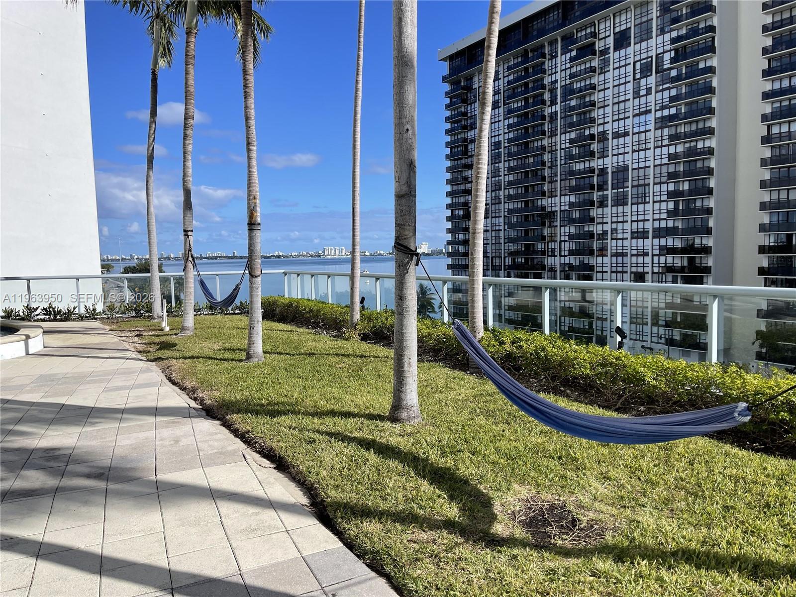 image Blue on the Bay24