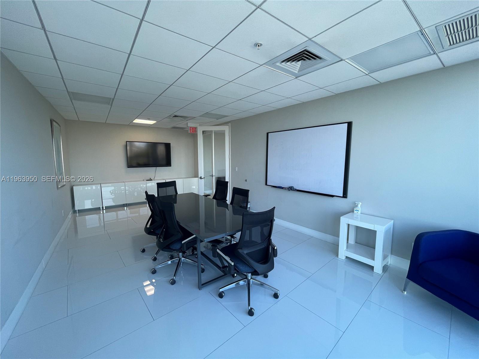 image Blue on the Bay32