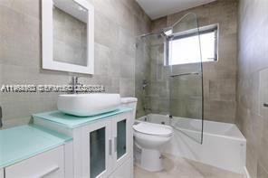 Undisclosed Address Hollywood, FL 33020