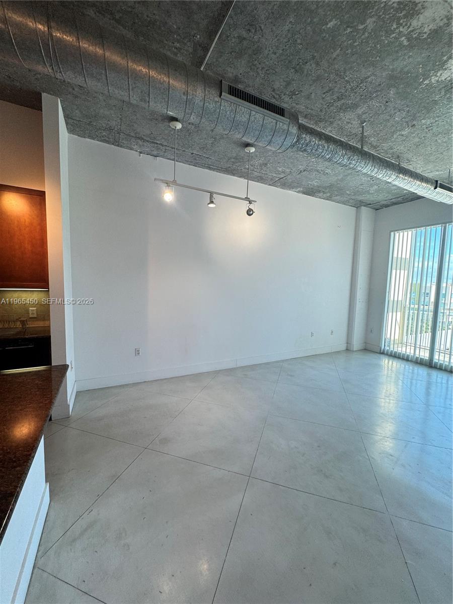 image Cite on the Bay West9