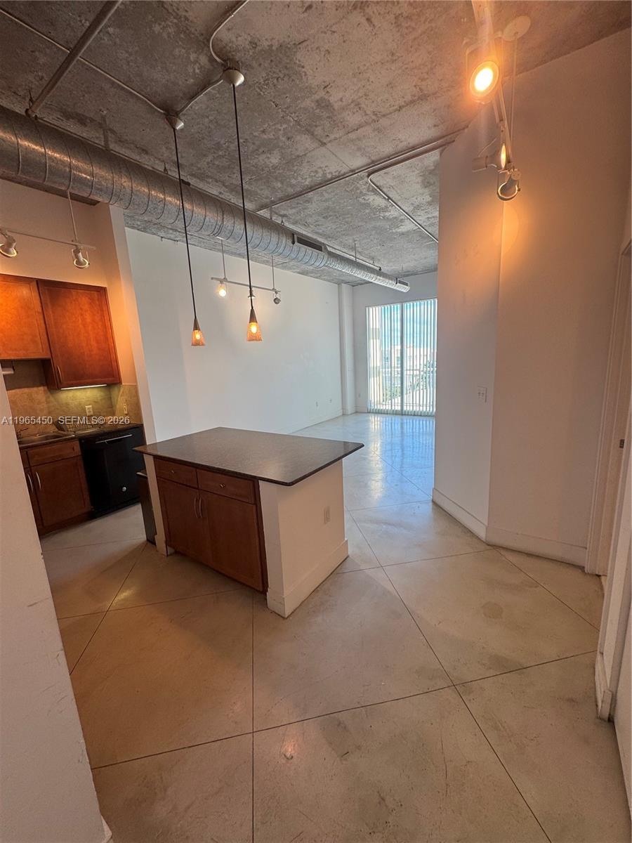 image Cite on the Bay West4