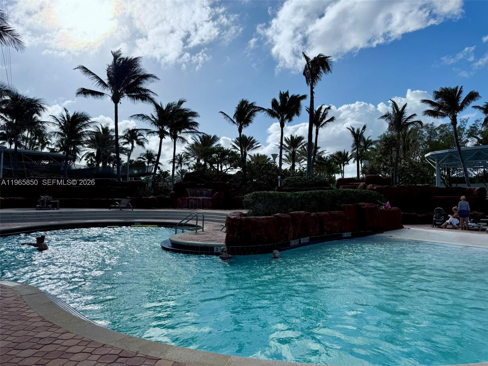 image Trump Royale45