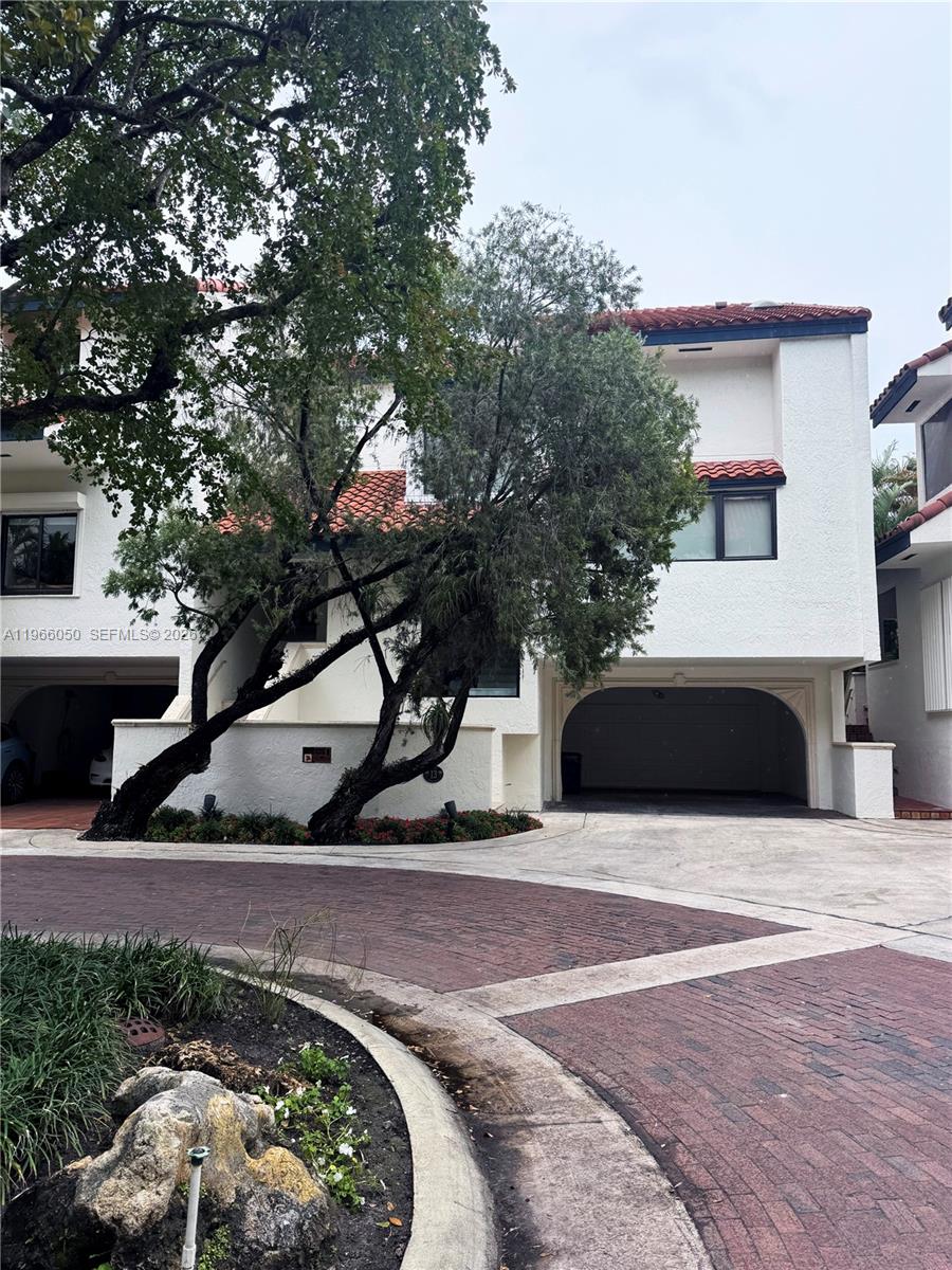 2000 S Bayshore Dr #13