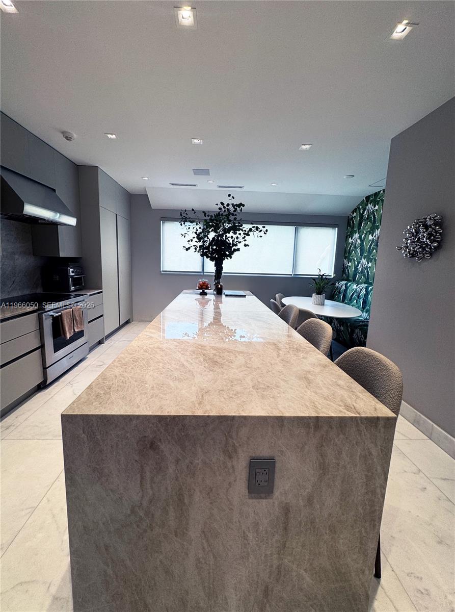 2000 S Bayshore Dr #13 Miami, FL 33133