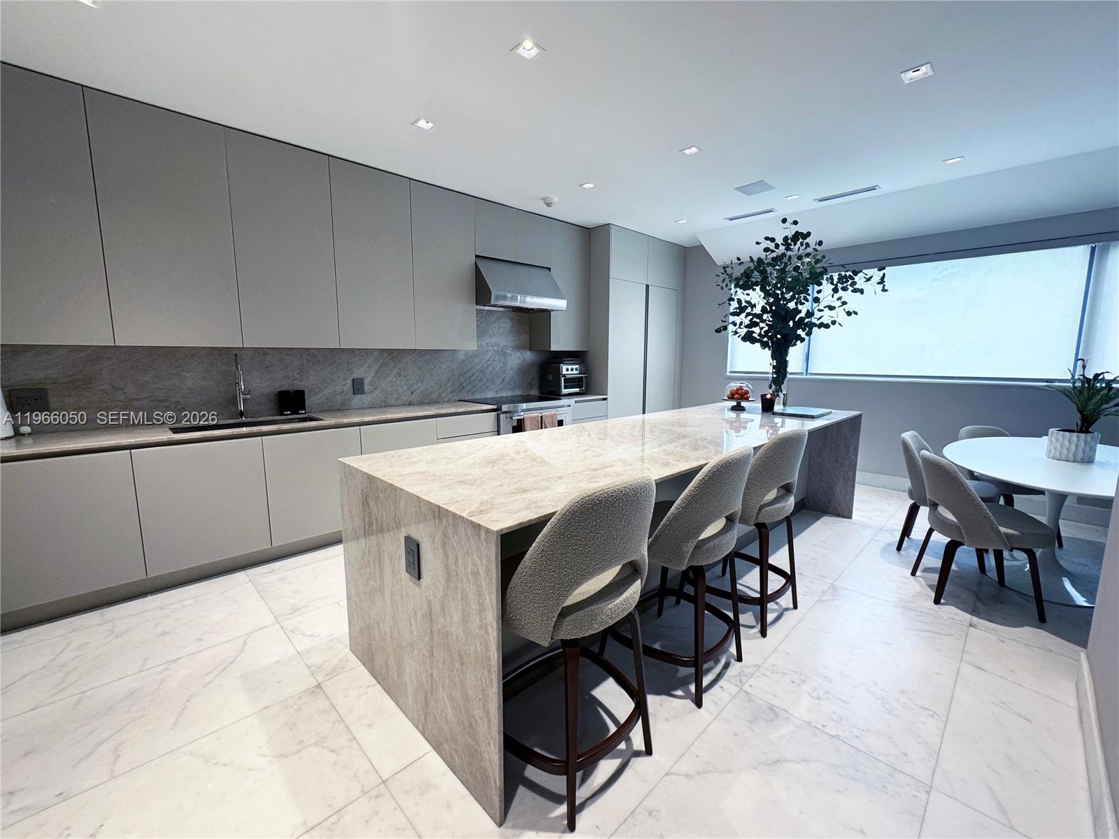 2000 S Bayshore Dr #13 Miami, FL 33133