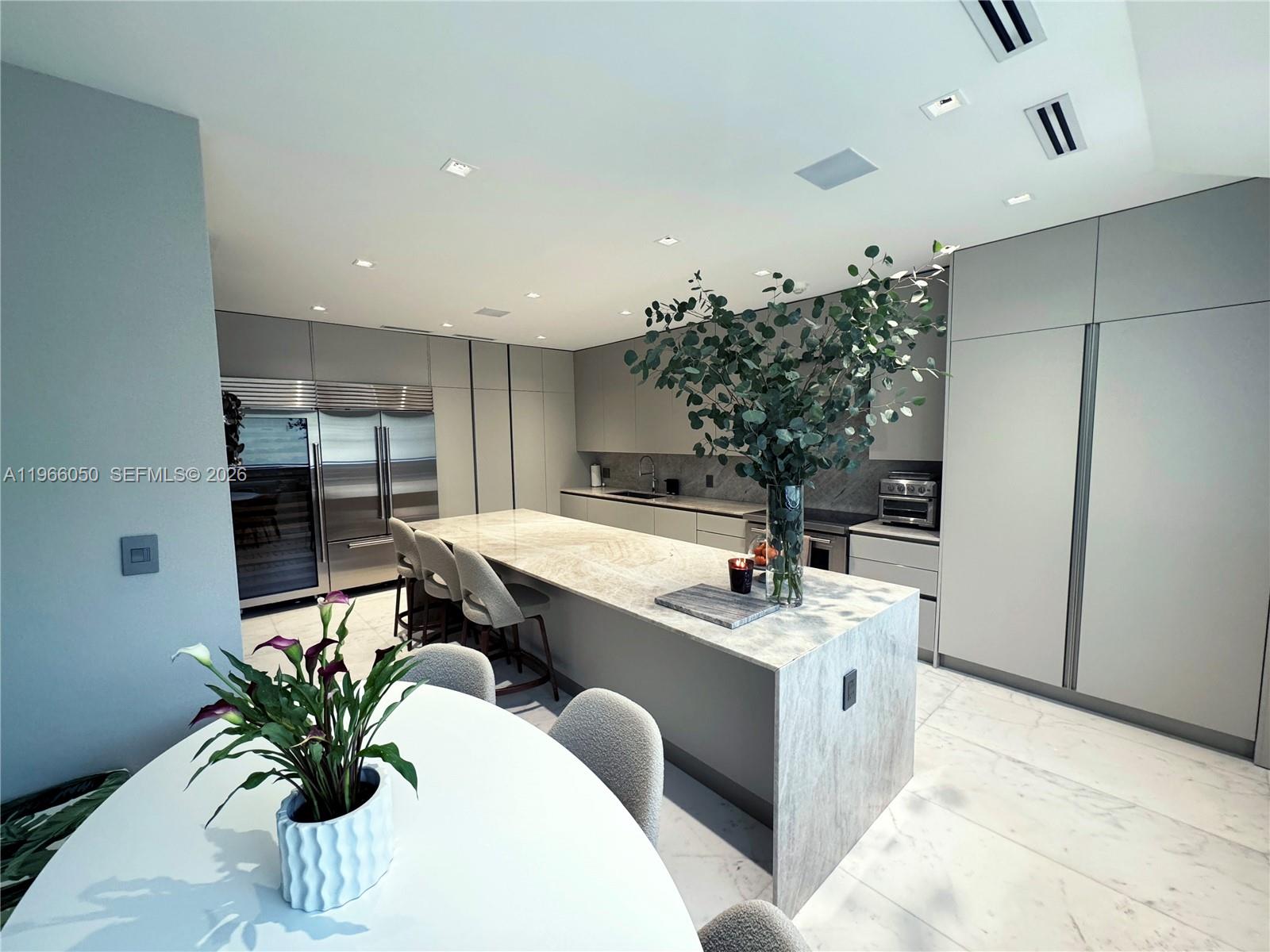 2000 S Bayshore Dr #13 Miami, FL 33133