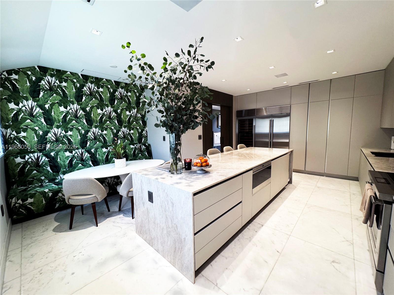 2000 S Bayshore Dr #13 Miami, FL 33133