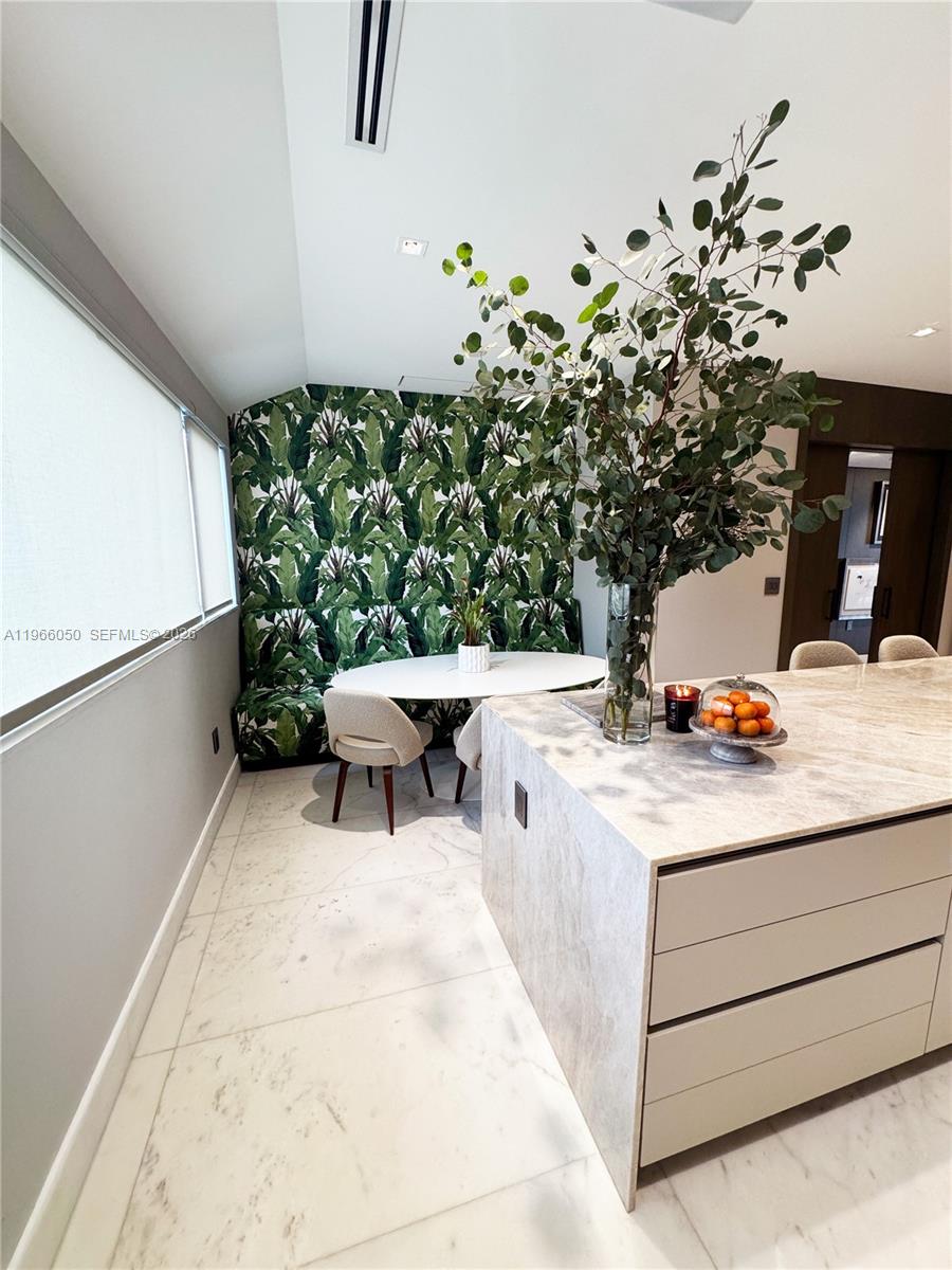 2000 S Bayshore Dr #13 Miami, FL 33133