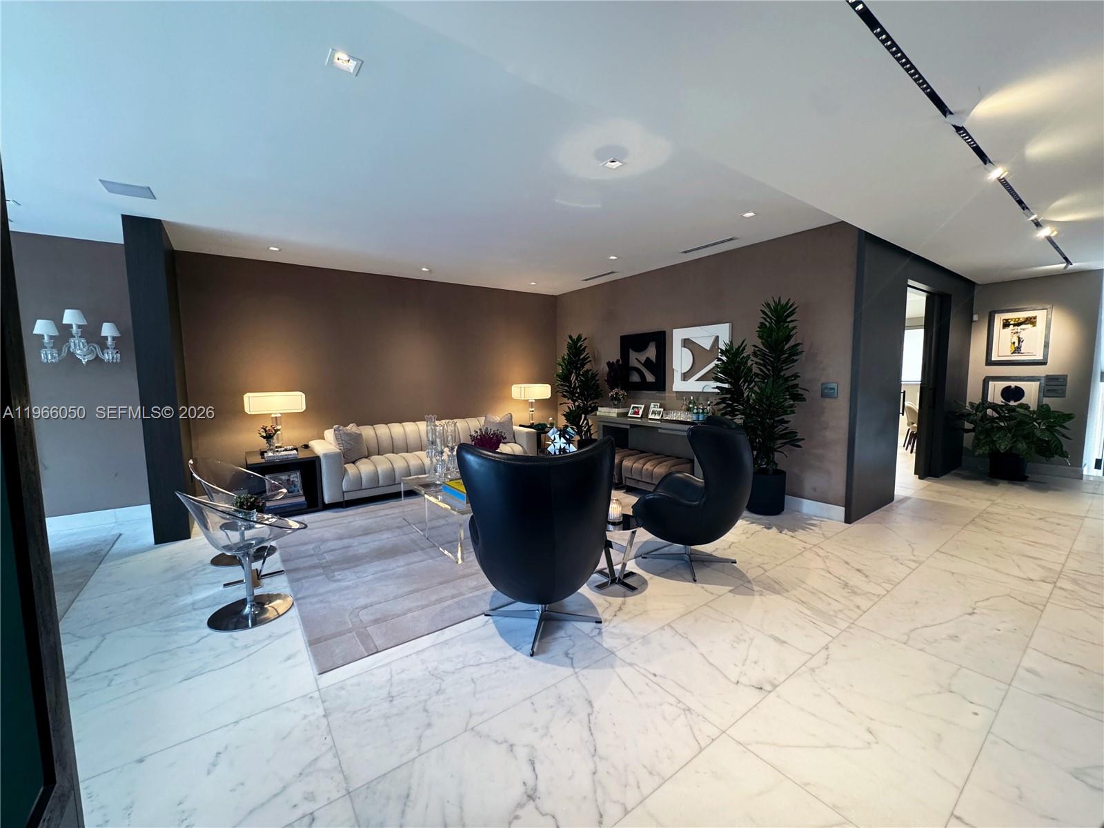 2000 S Bayshore Dr #13 Miami, FL 33133