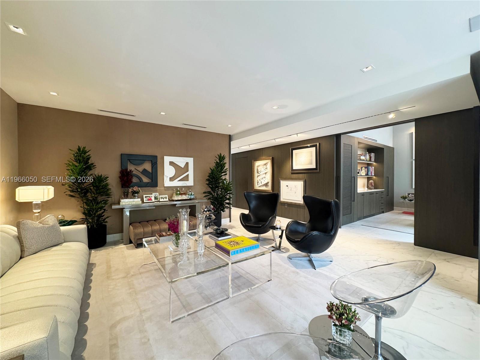 2000 S Bayshore Dr #13 Miami, FL 33133