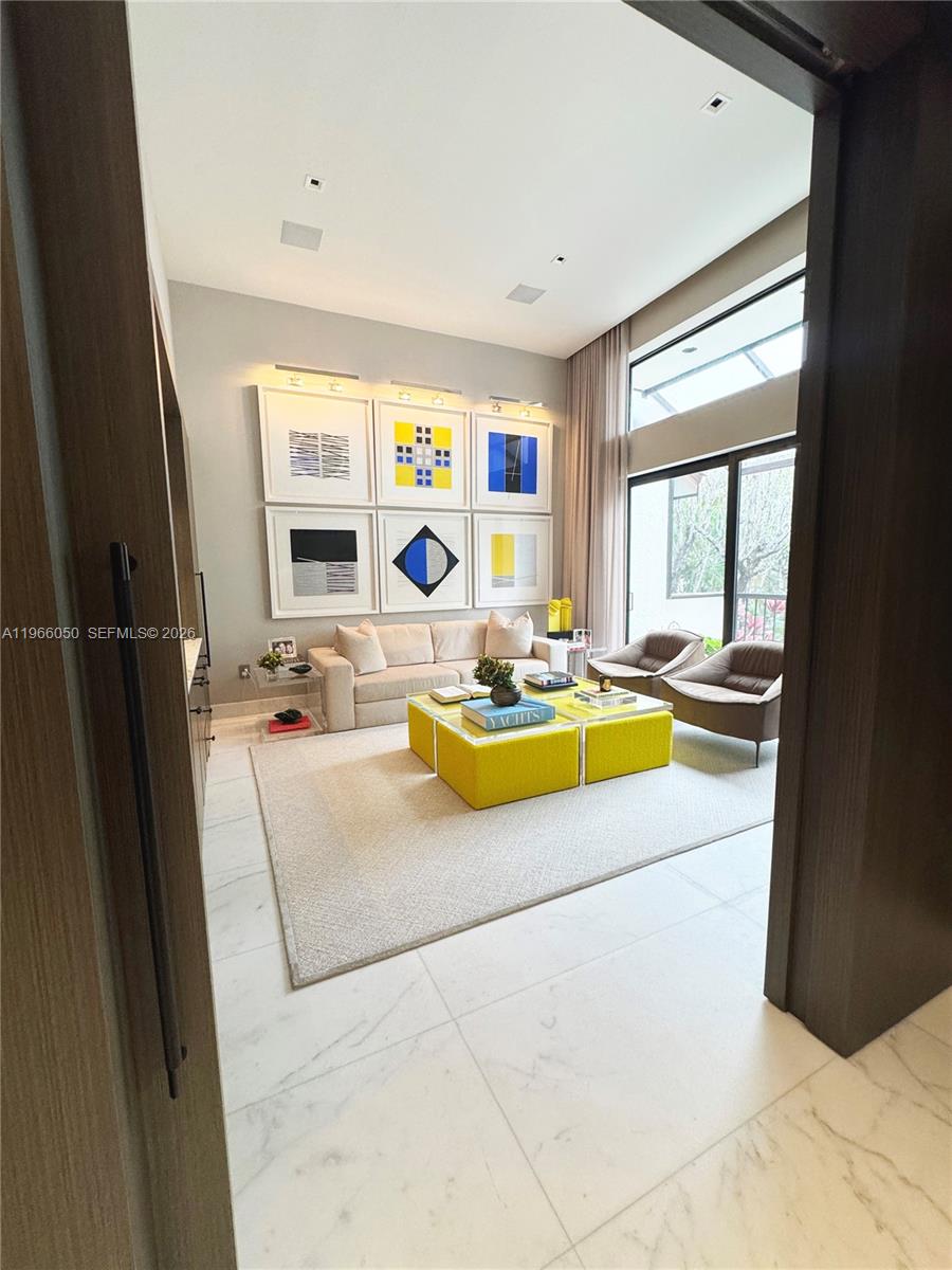 2000 S Bayshore Dr #13 Miami, FL 33133