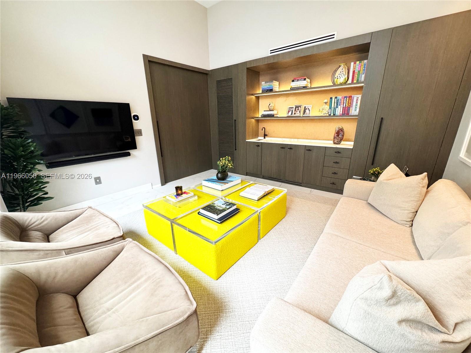 2000 S Bayshore Dr #13 Miami, FL 33133