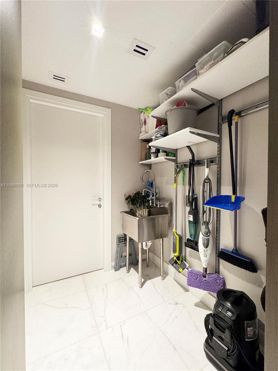 2000 S Bayshore Dr #13 Miami, FL 33133