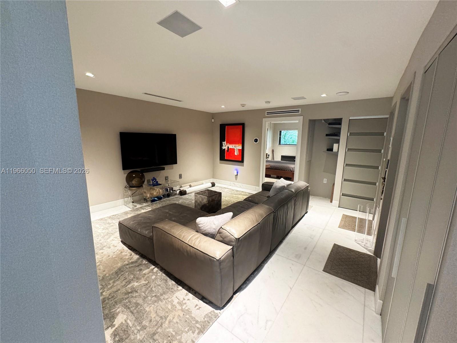 2000 S Bayshore Dr #13 Miami, FL 33133