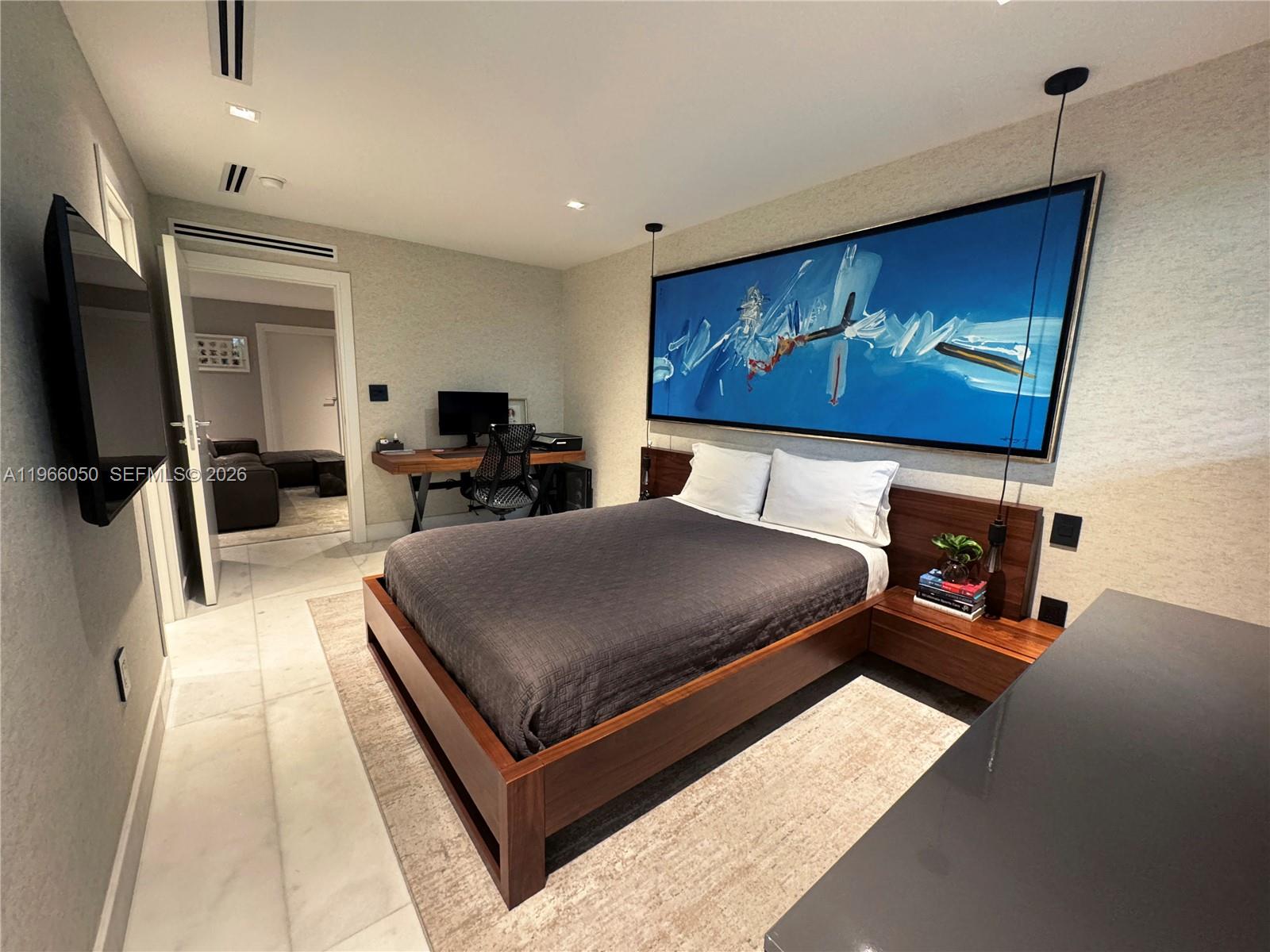 2000 S Bayshore Dr #13 Miami, FL 33133