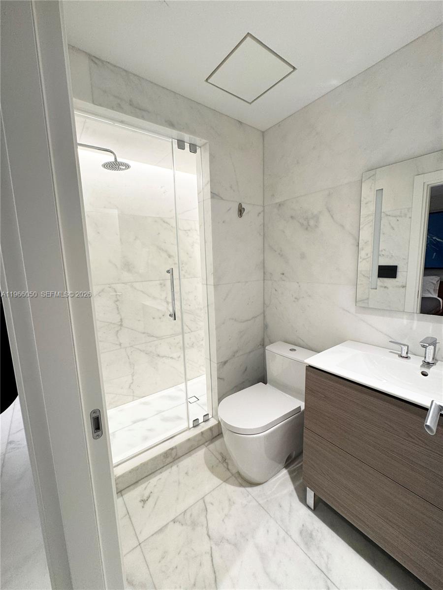 2000 S Bayshore Dr #13 Miami, FL 33133