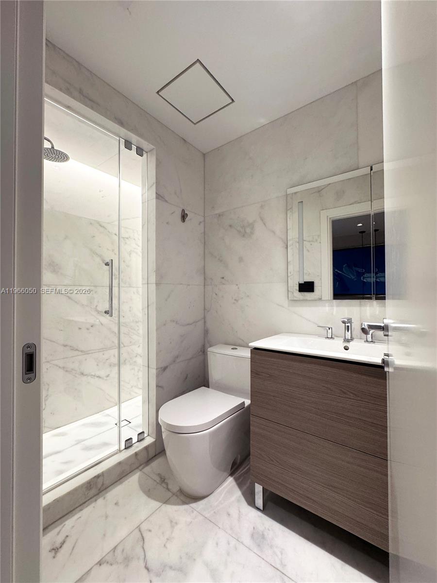 2000 S Bayshore Dr #13 Miami, FL 33133