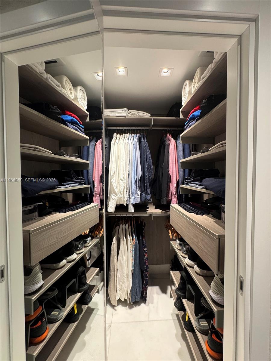 2000 S Bayshore Dr #13 Miami, FL 33133