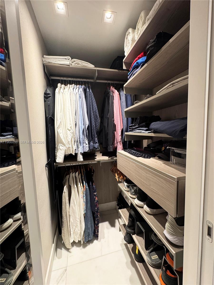 2000 S Bayshore Dr #13 Miami, FL 33133