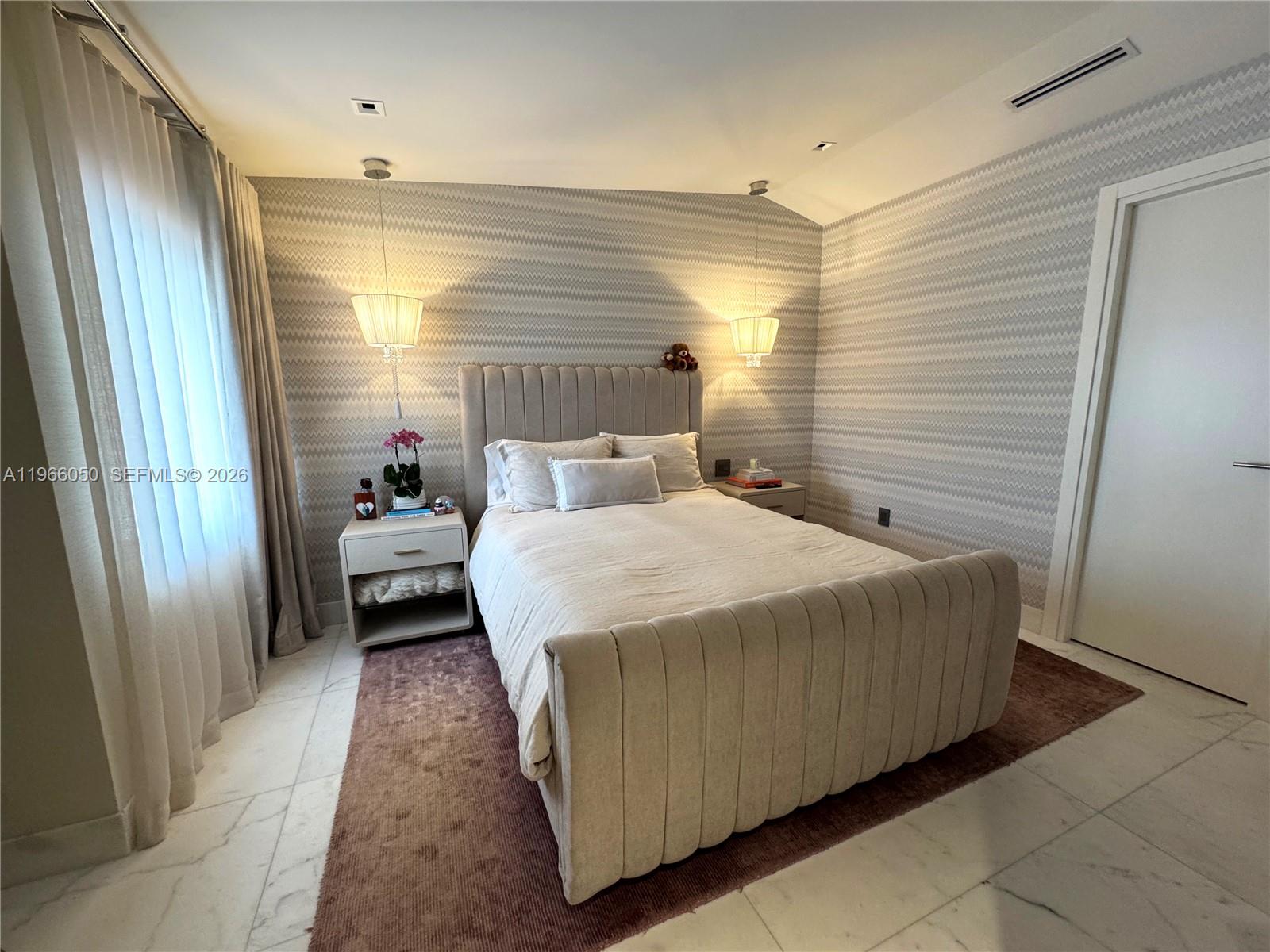 2000 S Bayshore Dr #13 Miami, FL 33133