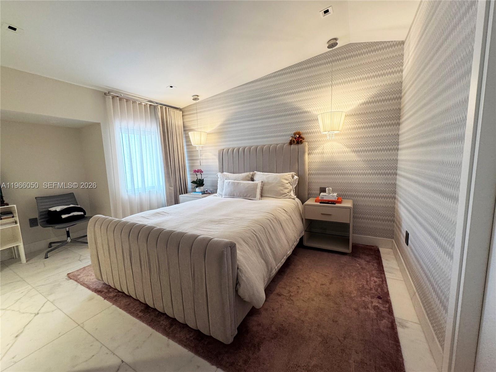 2000 S Bayshore Dr #13 Miami, FL 33133