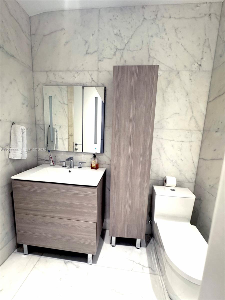 2000 S Bayshore Dr #13 Miami, FL 33133