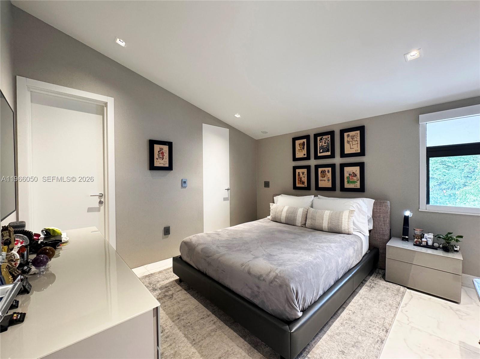 2000 S Bayshore Dr #13 Miami, FL 33133