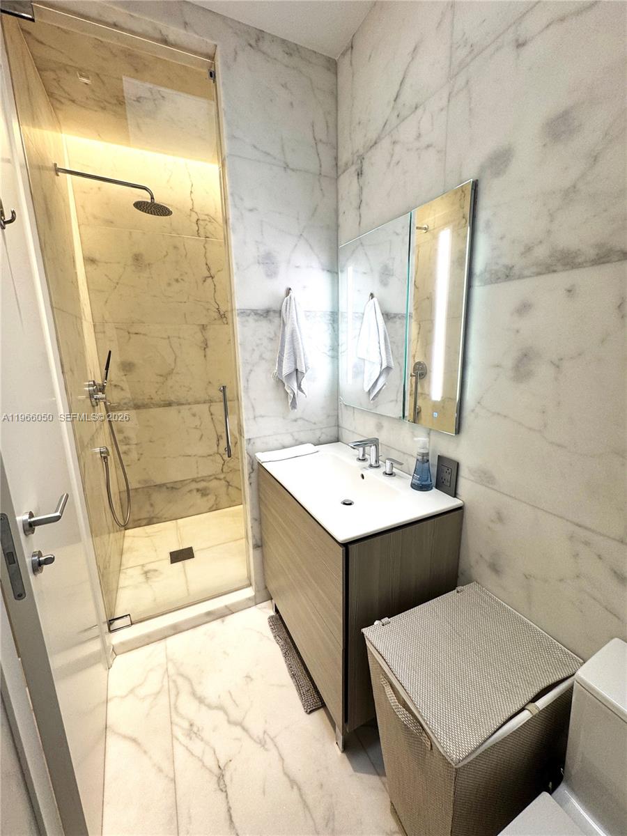 2000 S Bayshore Dr #13 Miami, FL 33133