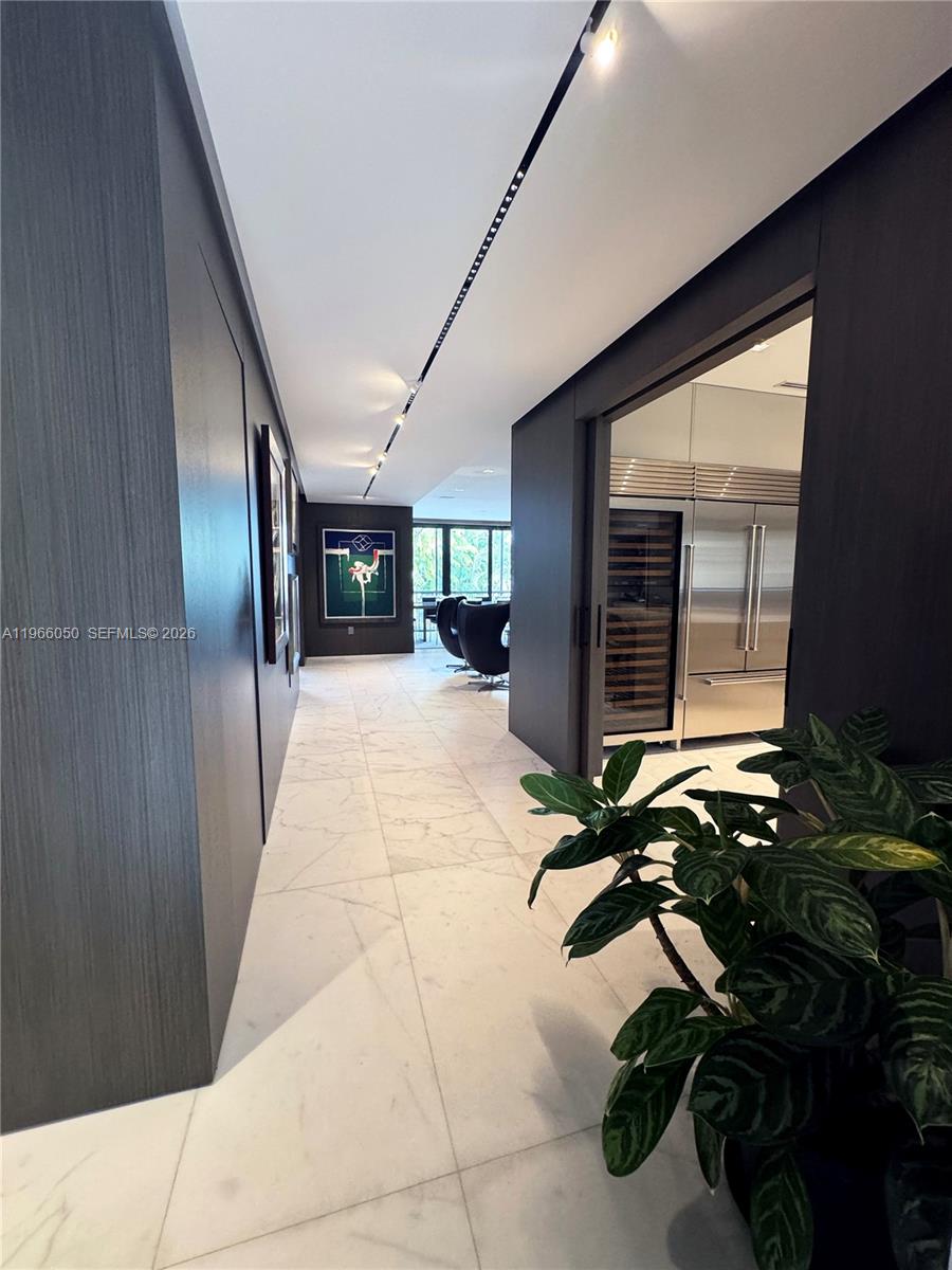 2000 S Bayshore Dr #13 Miami, FL 33133