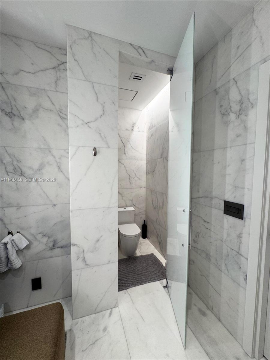 2000 S Bayshore Dr #13 Miami, FL 33133