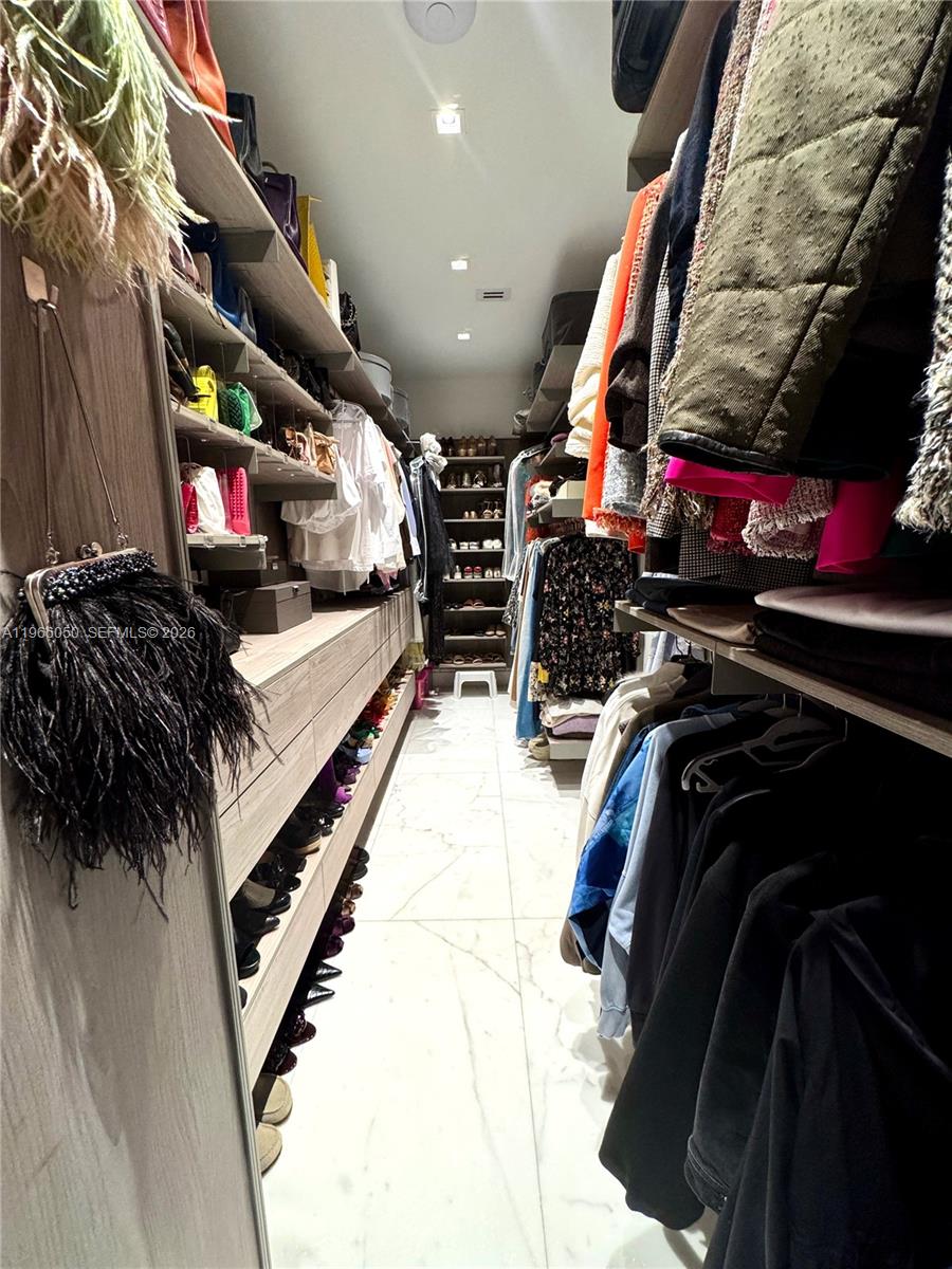 2000 S Bayshore Dr #13 Miami, FL 33133