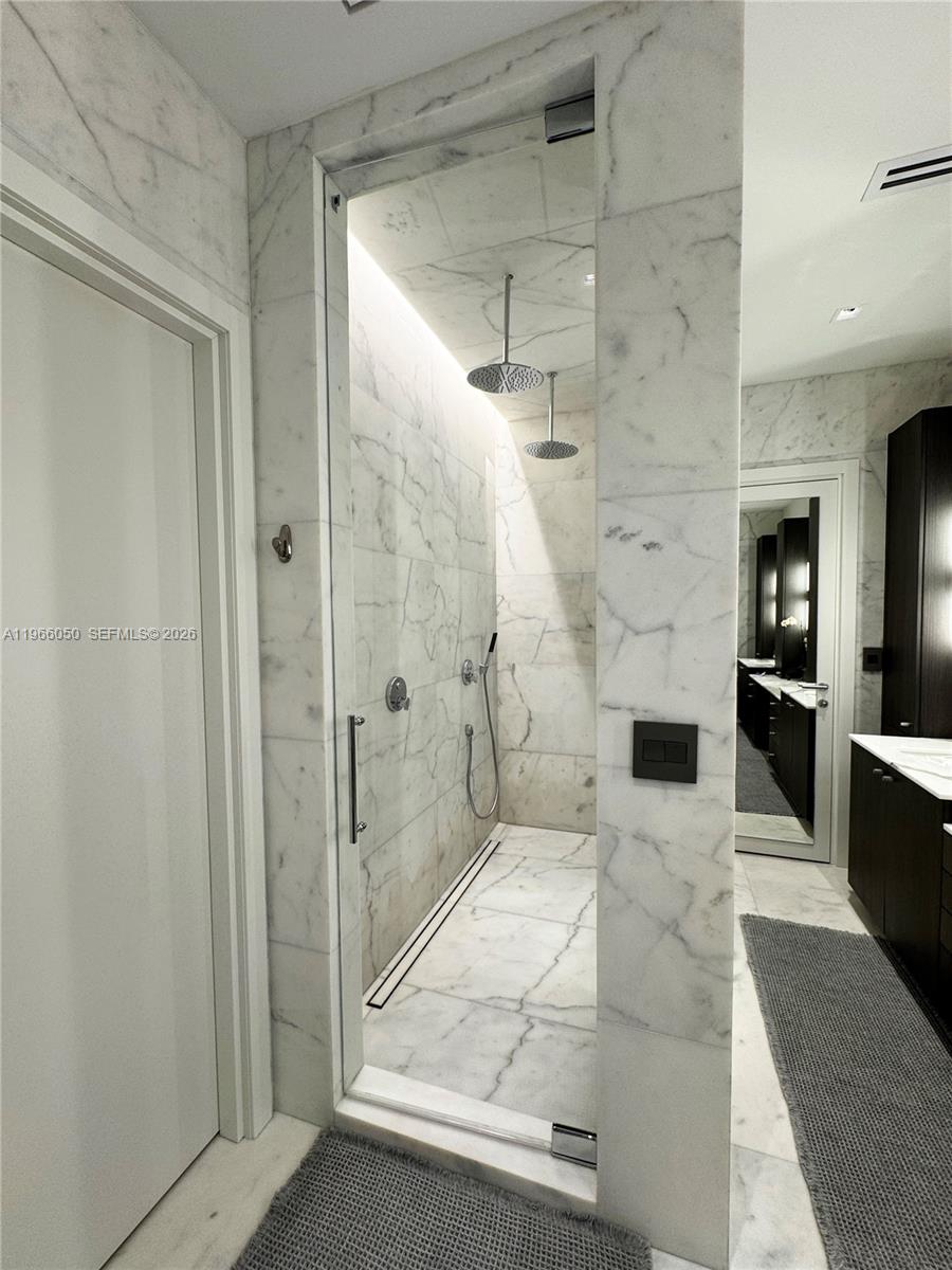 2000 S Bayshore Dr #13 Miami, FL 33133