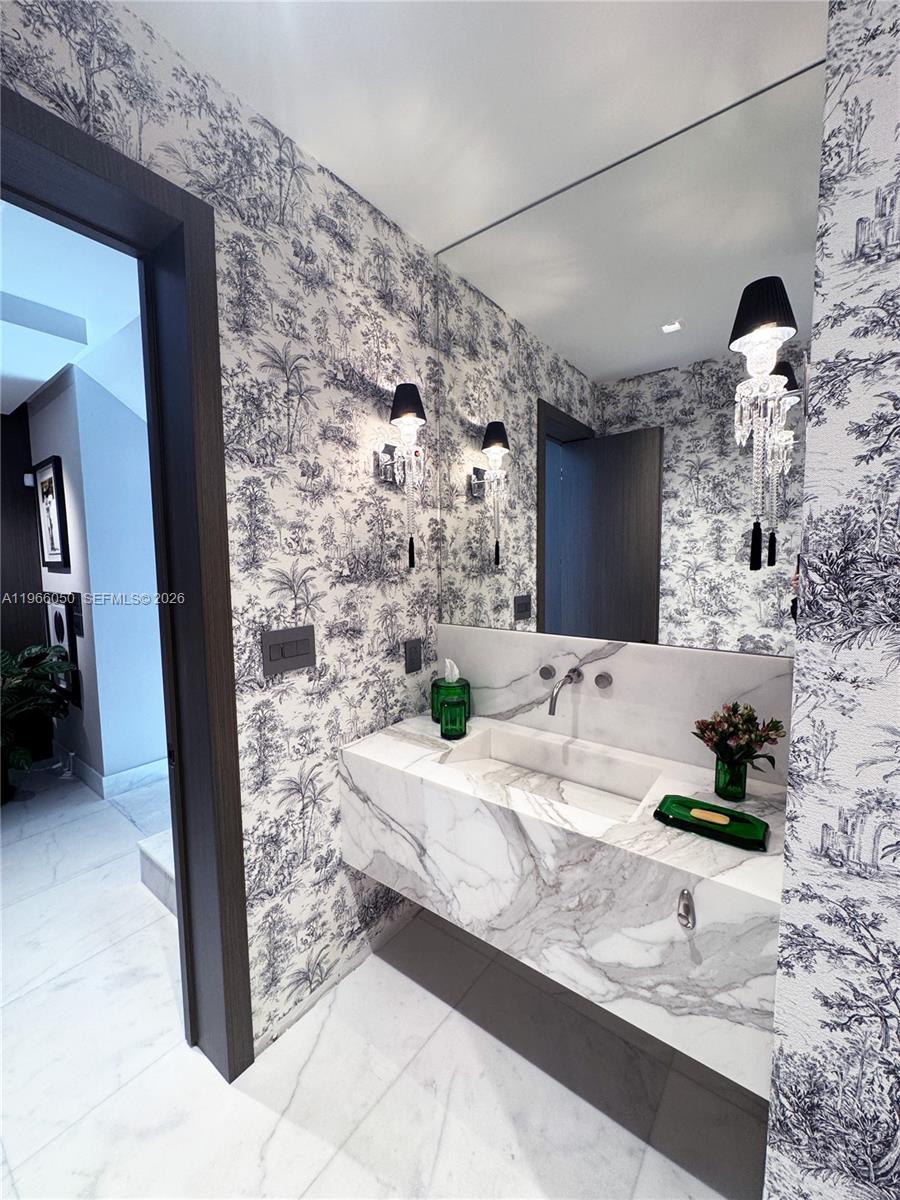 2000 S Bayshore Dr #13 Miami, FL 33133