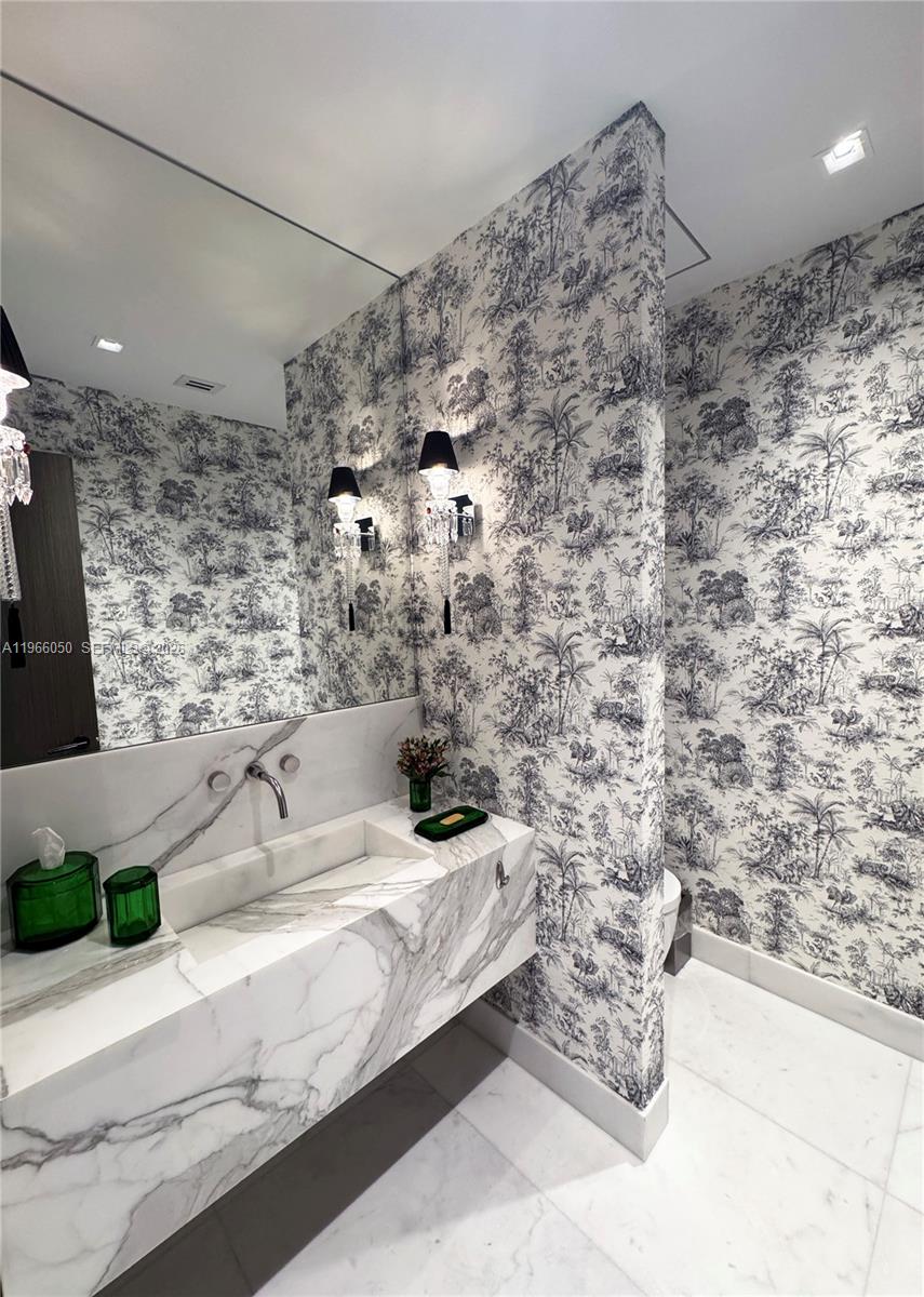 2000 S Bayshore Dr #13 Miami, FL 33133