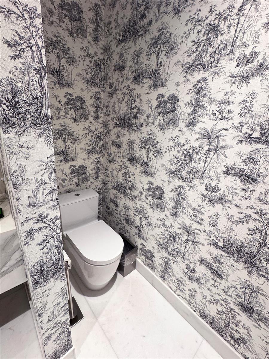 2000 S Bayshore Dr #13 Miami, FL 33133