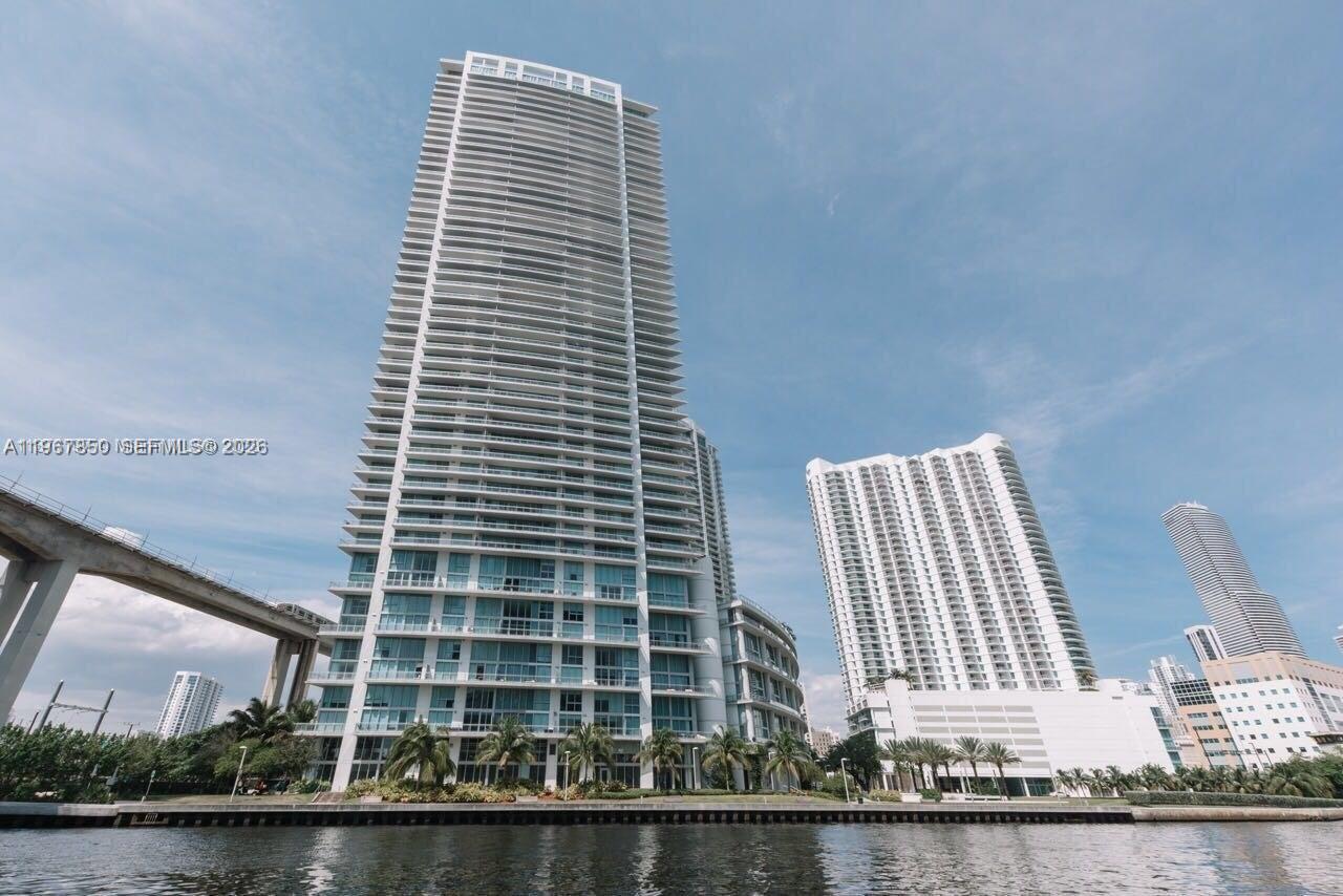 92 SW 3rd St #3804 Miami, FL 33130