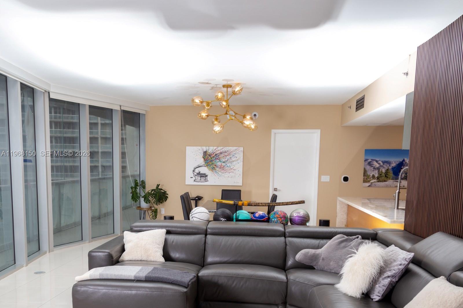 image Icon Brickell I13