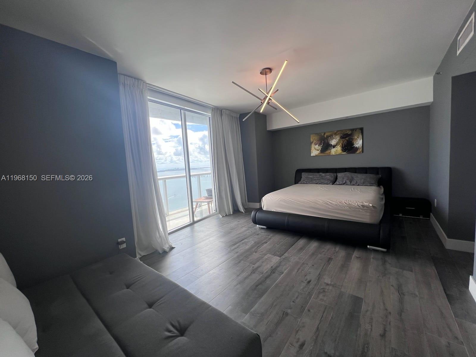 image Icon Brickell I22