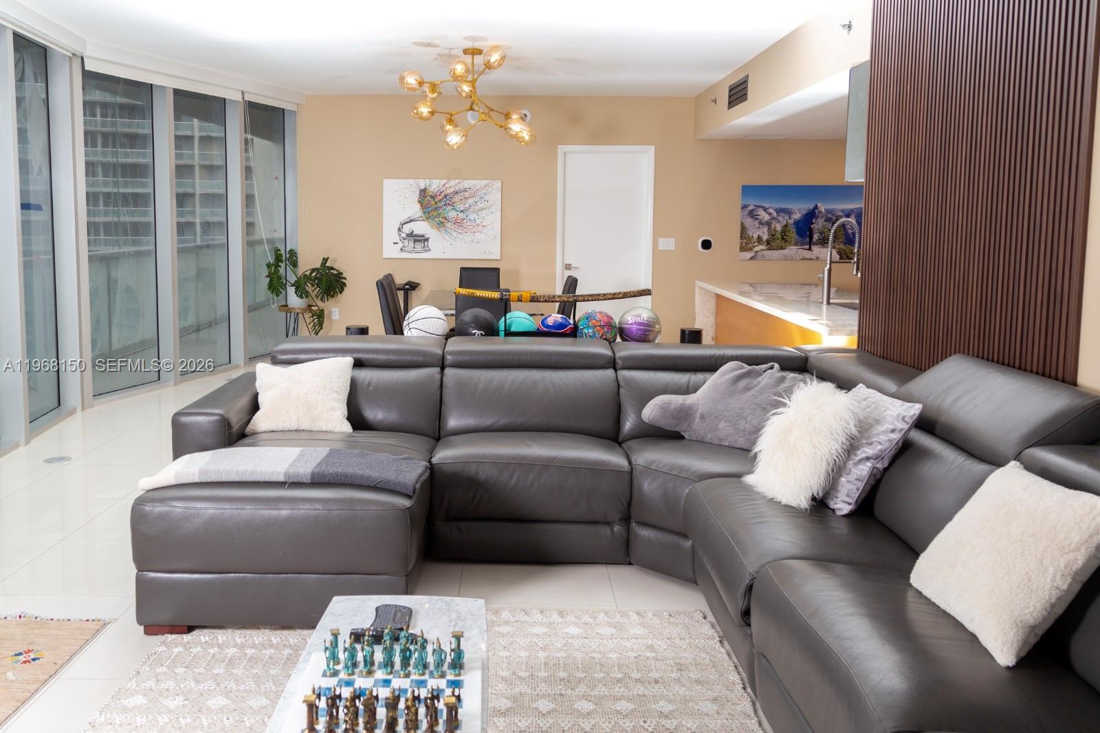 image Icon Brickell I8